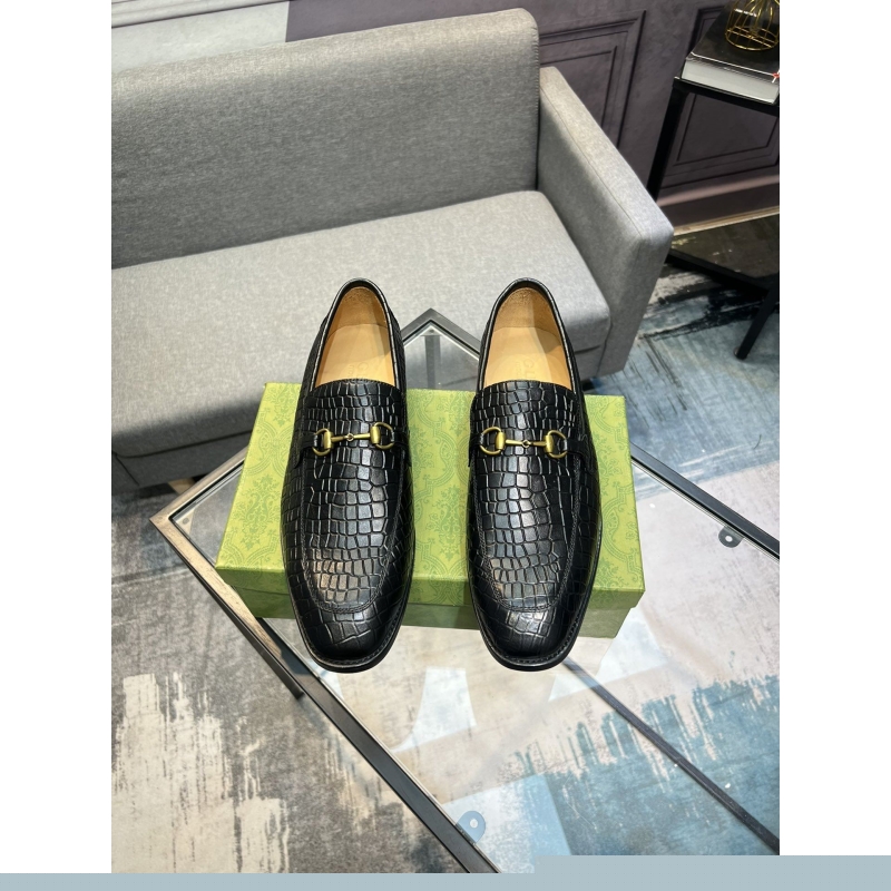 G*u*i leather shoes